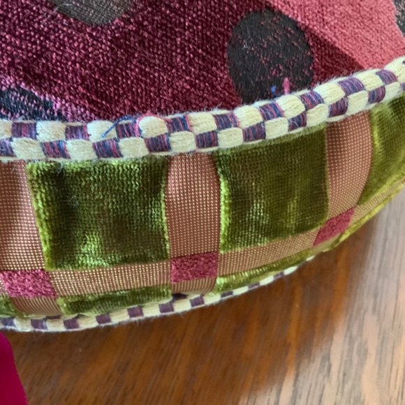 BEAUTIFUL RARE Vintage MacKenzie Childs Round Velvet Pillow with Bow Ribbon Ties - Picture 5 of 12
